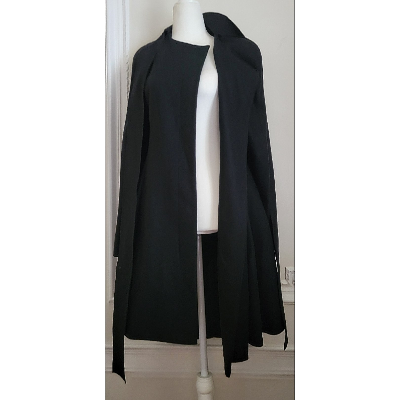 Anett Rstel Sophisticated Women's Black Cape Coat